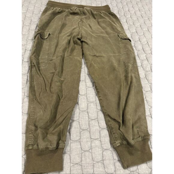 Ladies cargo pants. Size medium by aerie - Picture 3 of 4